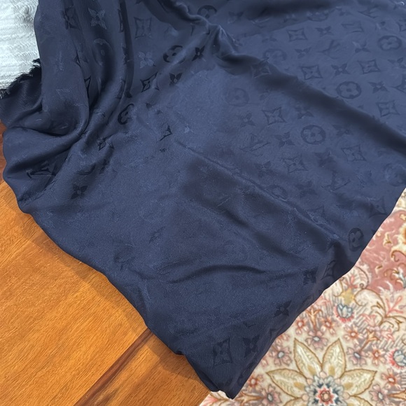LV navy large scarf - Picture 2 of 4